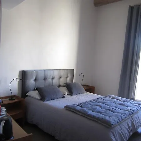 فندق مبيت وإفطار Chez Odile 2*