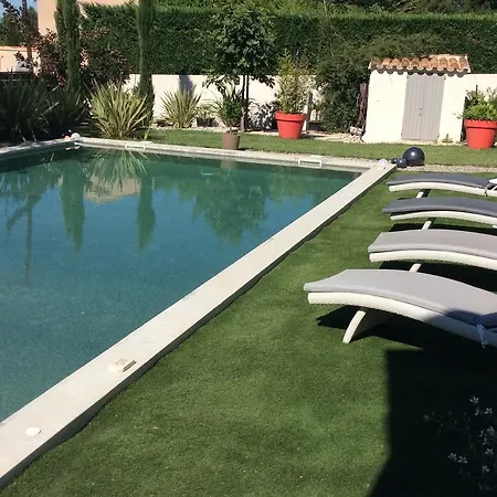 فندق مبيت وإفطار Chez Odile Saint Didier (Vaucluse)